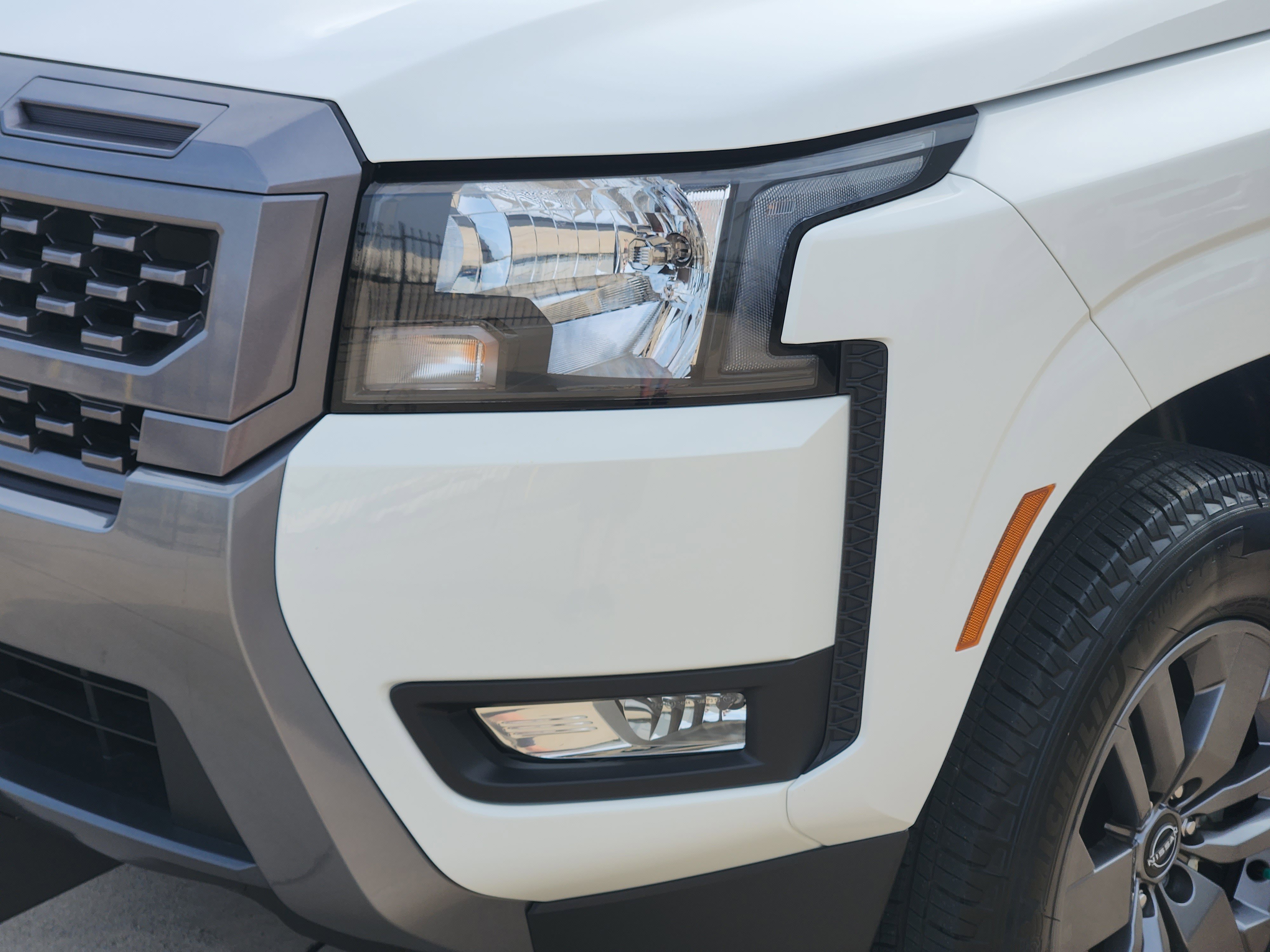 Used 2025 Nissan Frontier SV w/ SV Convenience Package image 8