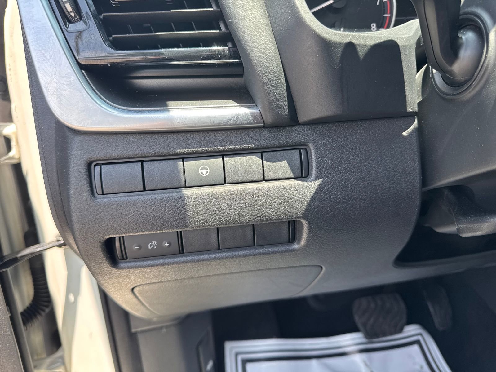 Used 2021 Nissan Rogue SV FWD image 14
