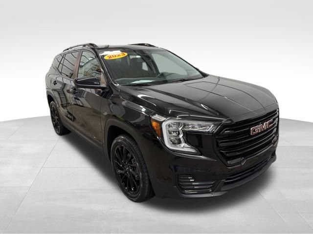 Used 2023 GMC Terrain SLE w/ Driver Convenience Package image 3