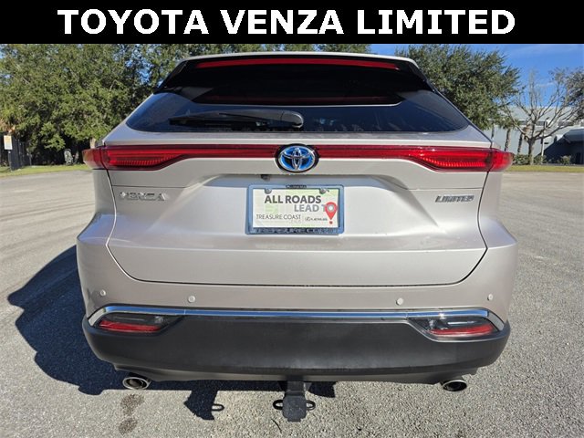 Used 2024 Toyota Venza Limited image 4