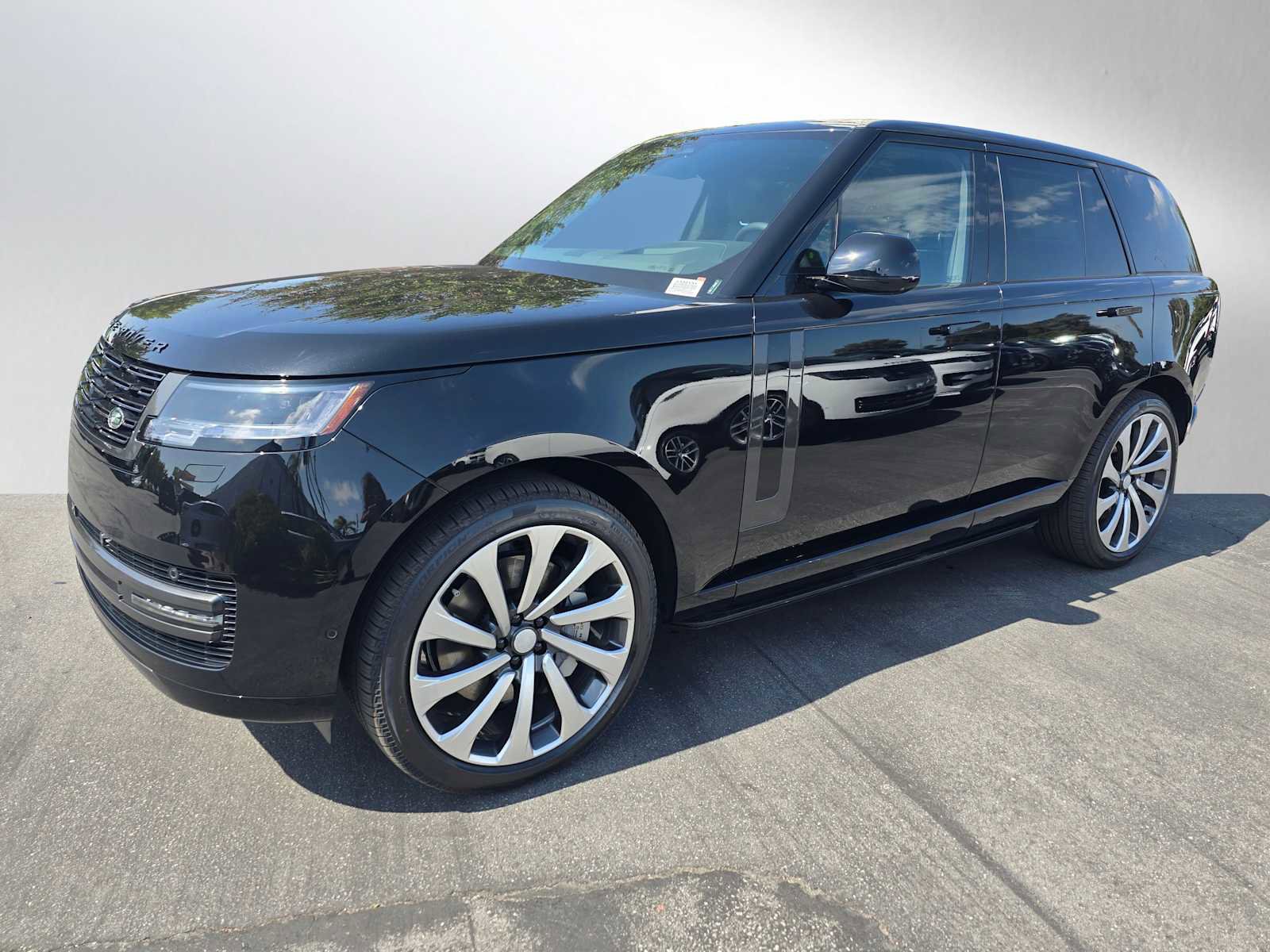 New 2025 Land Rover Range Rover SE image 7