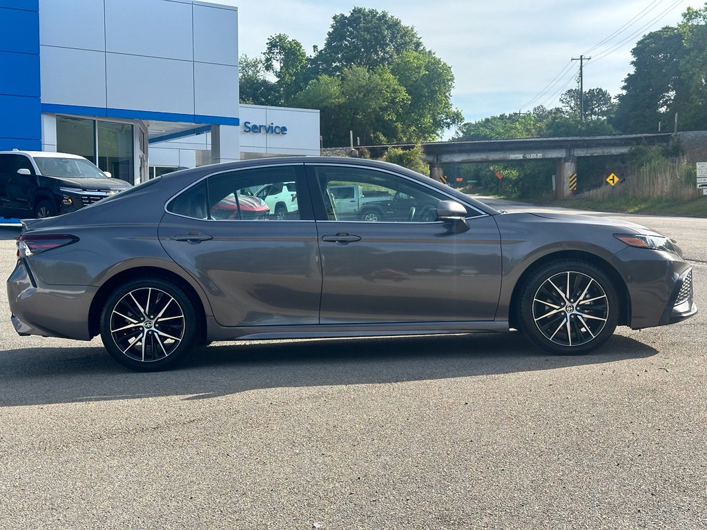Used 2024 Toyota Camry SE FWD image 3