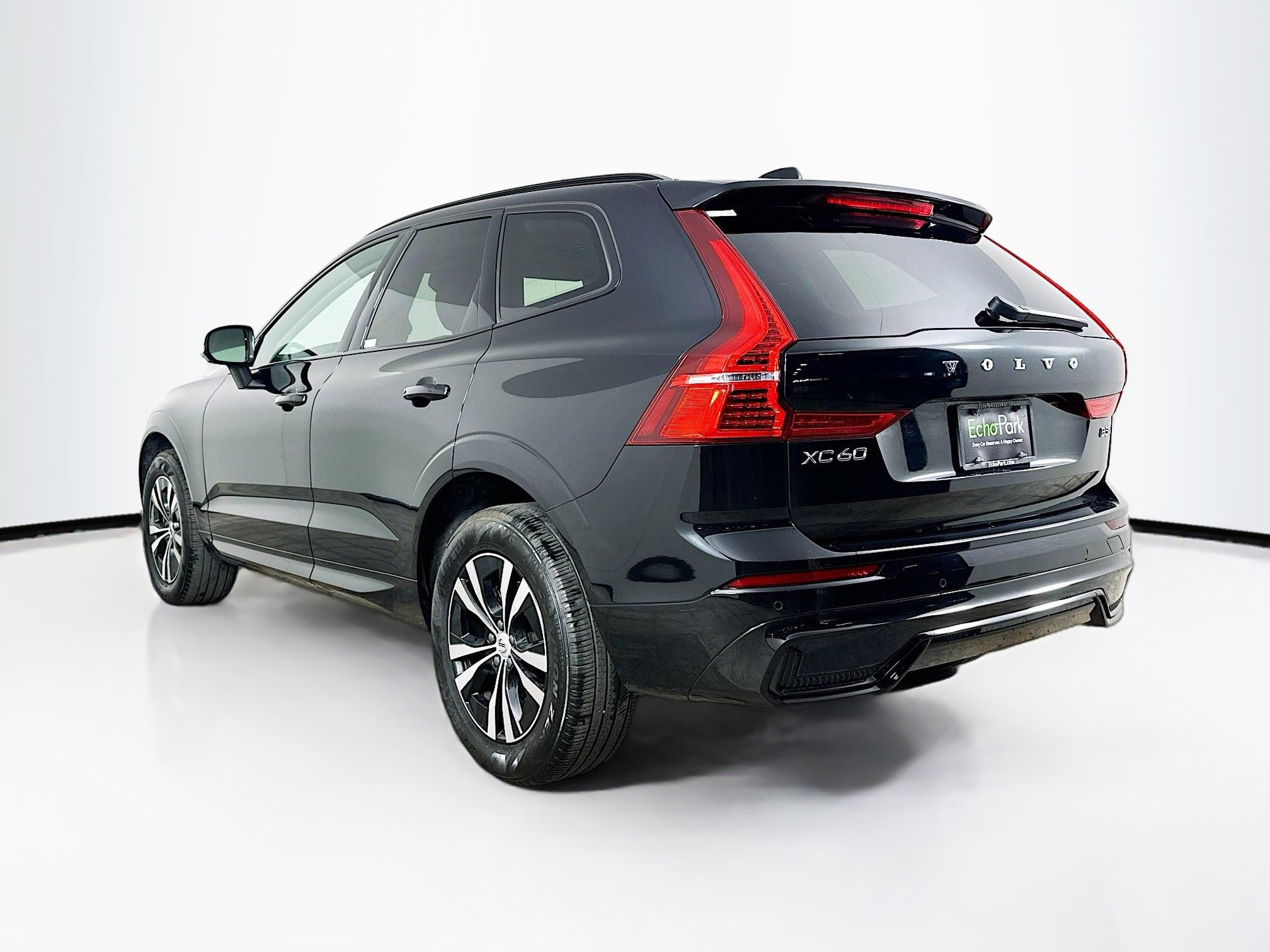 Used 2024 Volvo XC60 B5 Core image 5