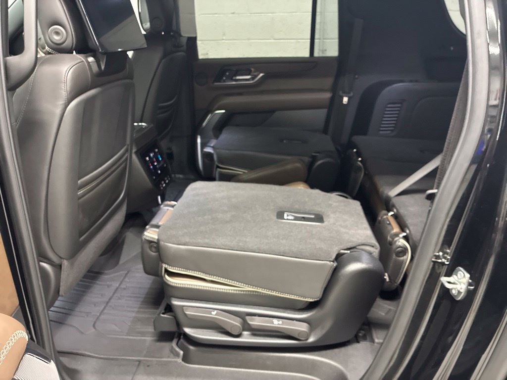 Used 2026 GMC Yukon XL Denali Ultimate w/ LPO, Floor Liner Package AWD/4WD image 38
