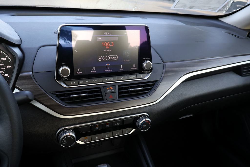 Used 2025 Nissan Altima 2.5 SV FWD image 25