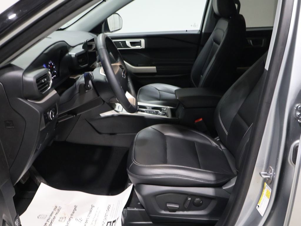 Used 2024 Ford Explorer XLT w/ Equipment Group 202A image 12