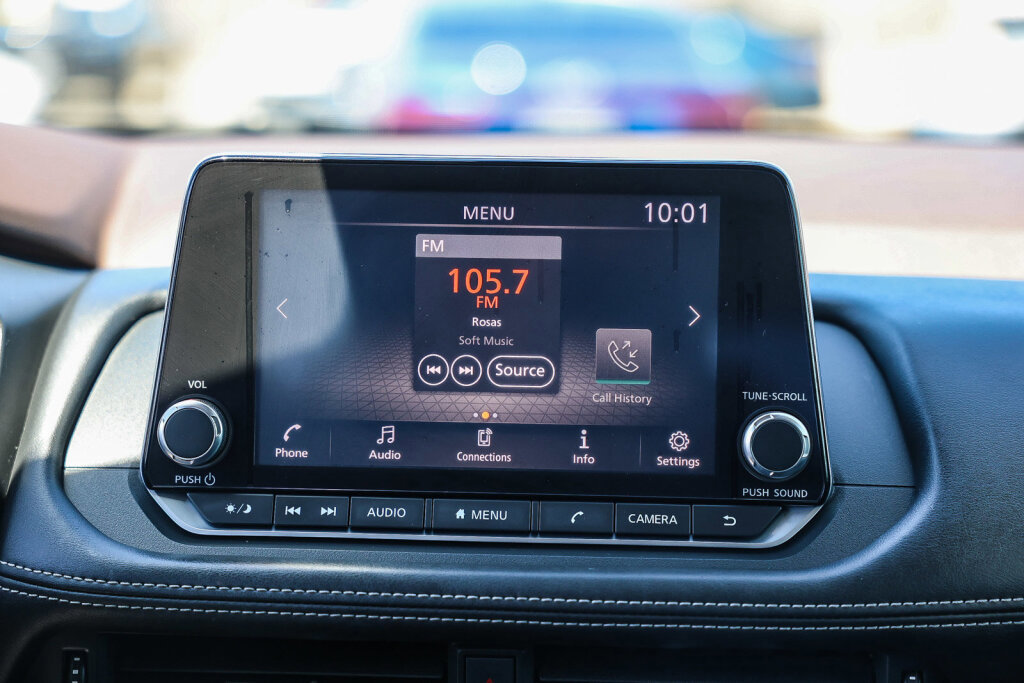 Used 2021 Nissan Rogue S FWD image 4