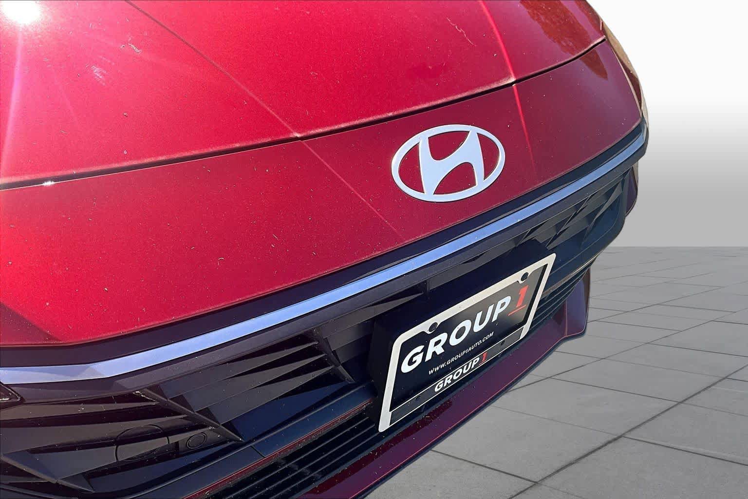 Used 2025 Hyundai Elantra SE w/ Cargo Package FWD image 30