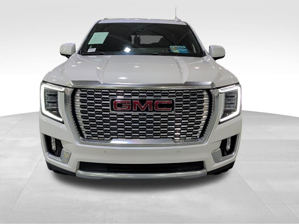 Used 2022 GMC Yukon XL Denali w/ Denali Premium Package image 3