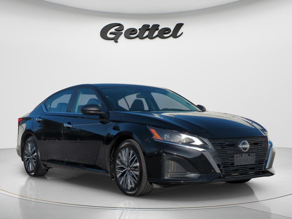 Used 2024 Nissan Altima 2.5 SV FWD image 3