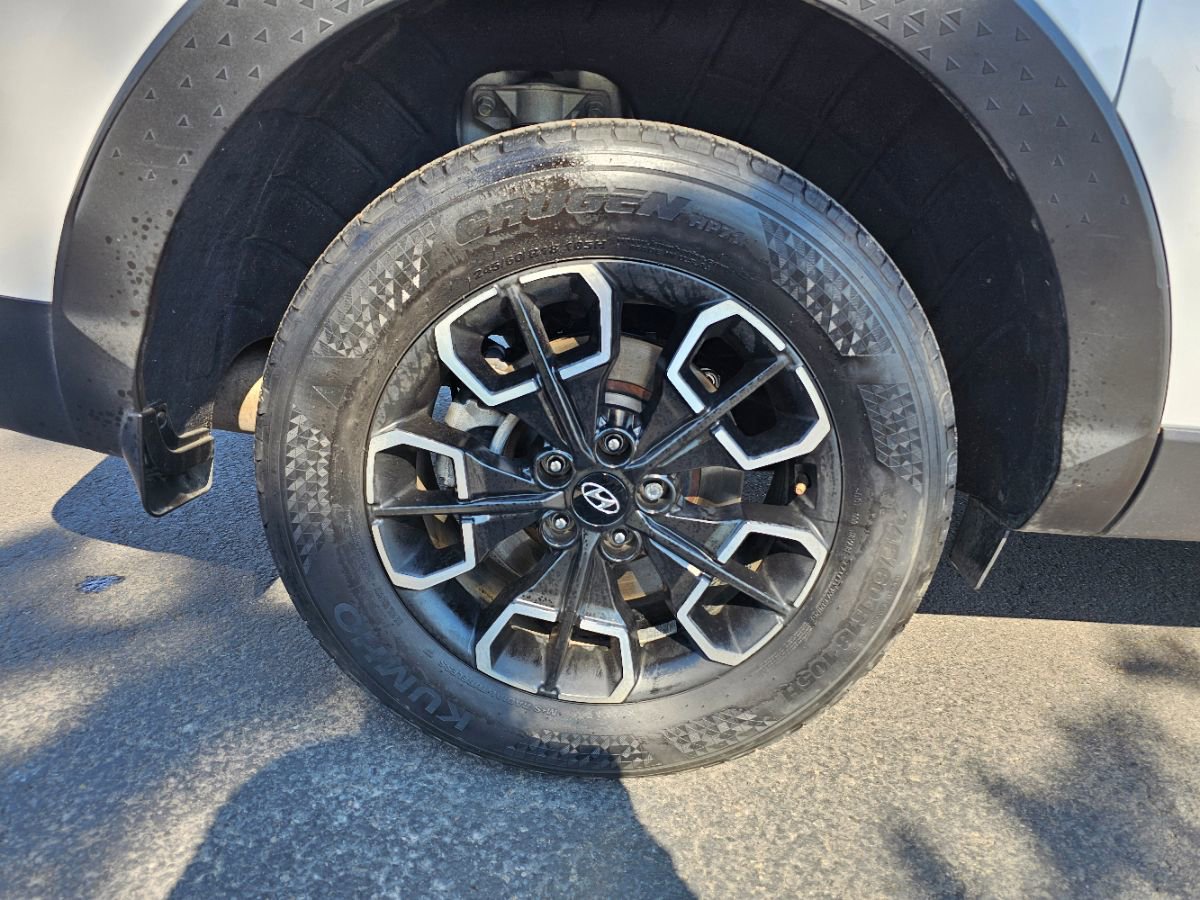 Used 2023 Hyundai Santa Cruz SEL Premium image 18