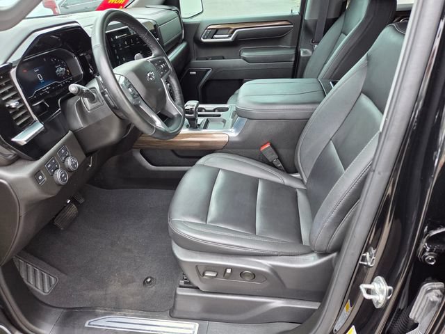 Certified 2025 Chevrolet Silverado 1500 RST w/ Dark Appearance Package AWD/4WD image 10