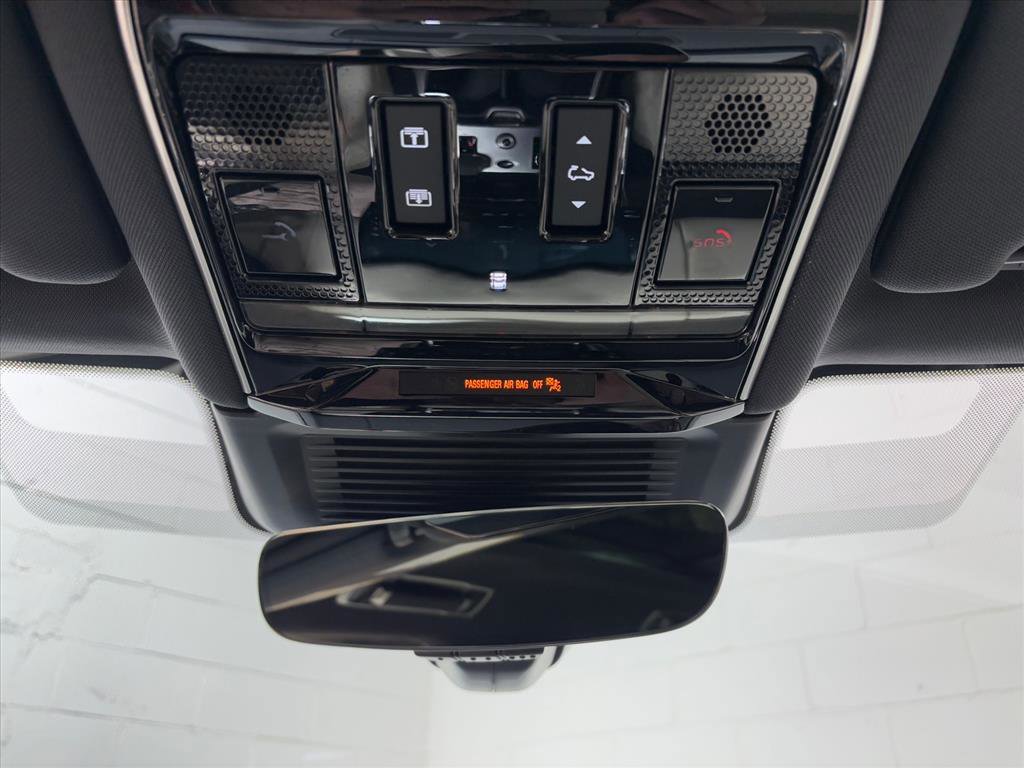 Used 2023 Land Rover Range Rover SE image 12