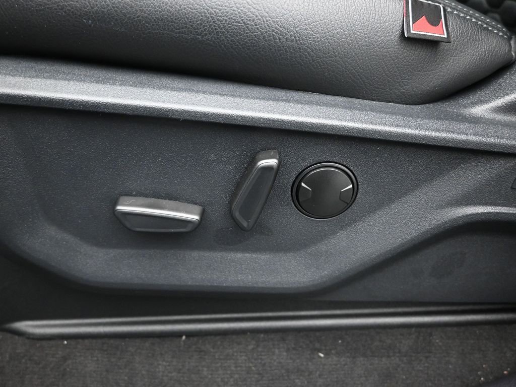 New 2026 Ford F250 Lariat w/ Black Appearance Package image 10