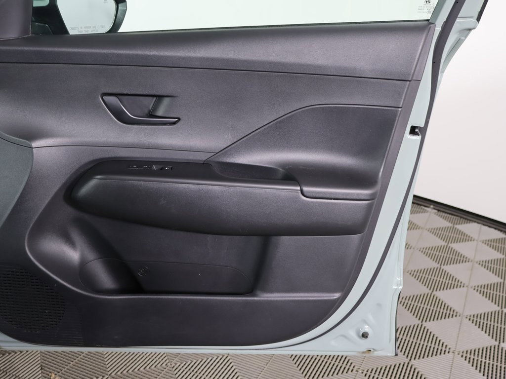 Used 2024 Hyundai Kona SE image 19