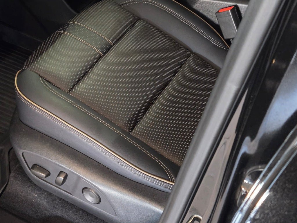 Used 2026 Chevrolet Traverse High Country w/ LPO, Floor Liner Package AWD/4WD image 25