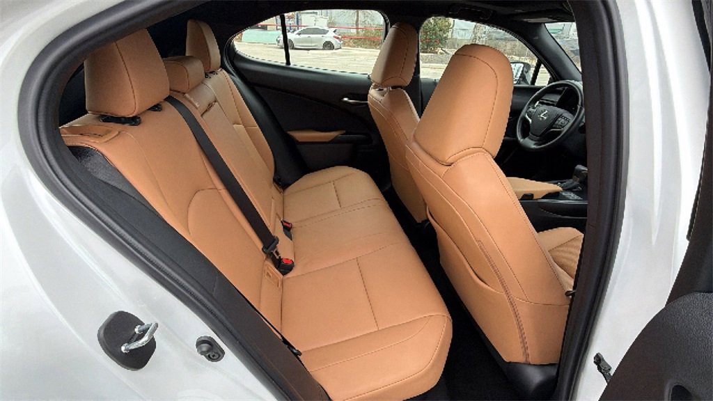 Used 2024 Lexus UX 250h AWD w/ Premium Package image 36