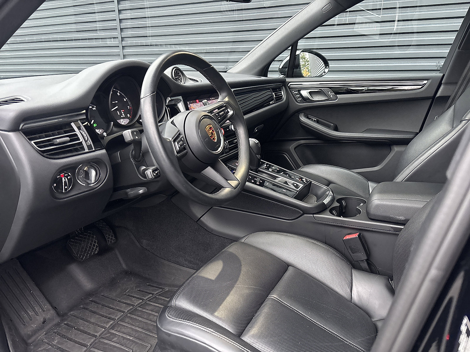 Certified 2024 Porsche Macan image 11