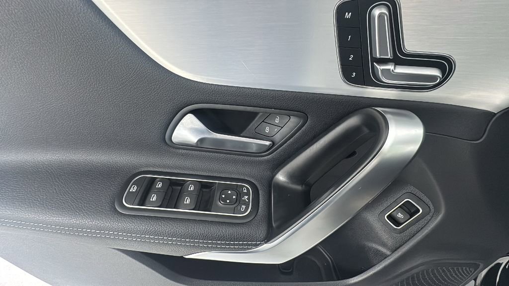 Used 2025 Mercedes-Benz CLA 250 4MATIC image 18