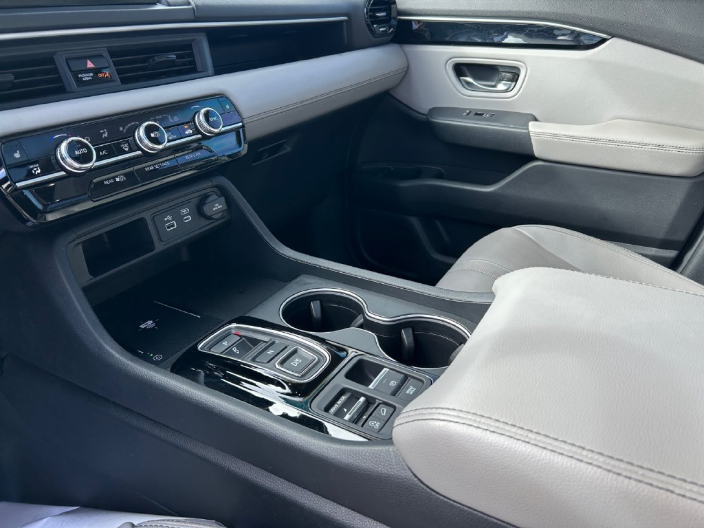 Certified 2025 Honda Pilot Touring image 10