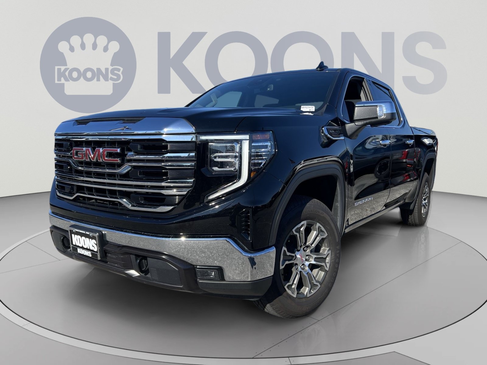 Used 2025 GMC Sierra 1500 SLT AWD/4WD image 1