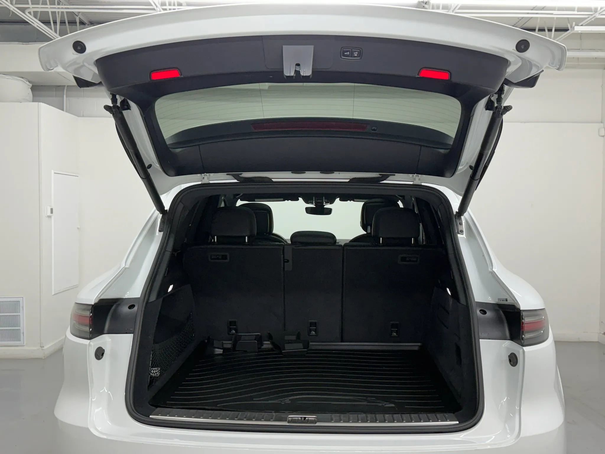 Used 2019 Porsche Cayenne AWD/4WD image 31