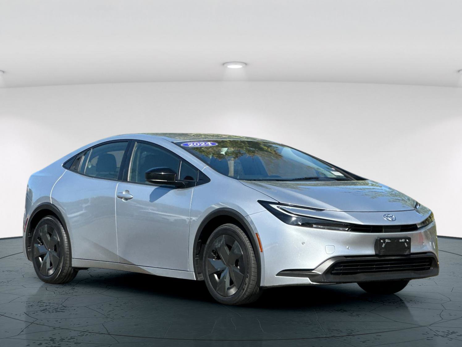 Used 2024 Toyota Prius LE FWD image 8