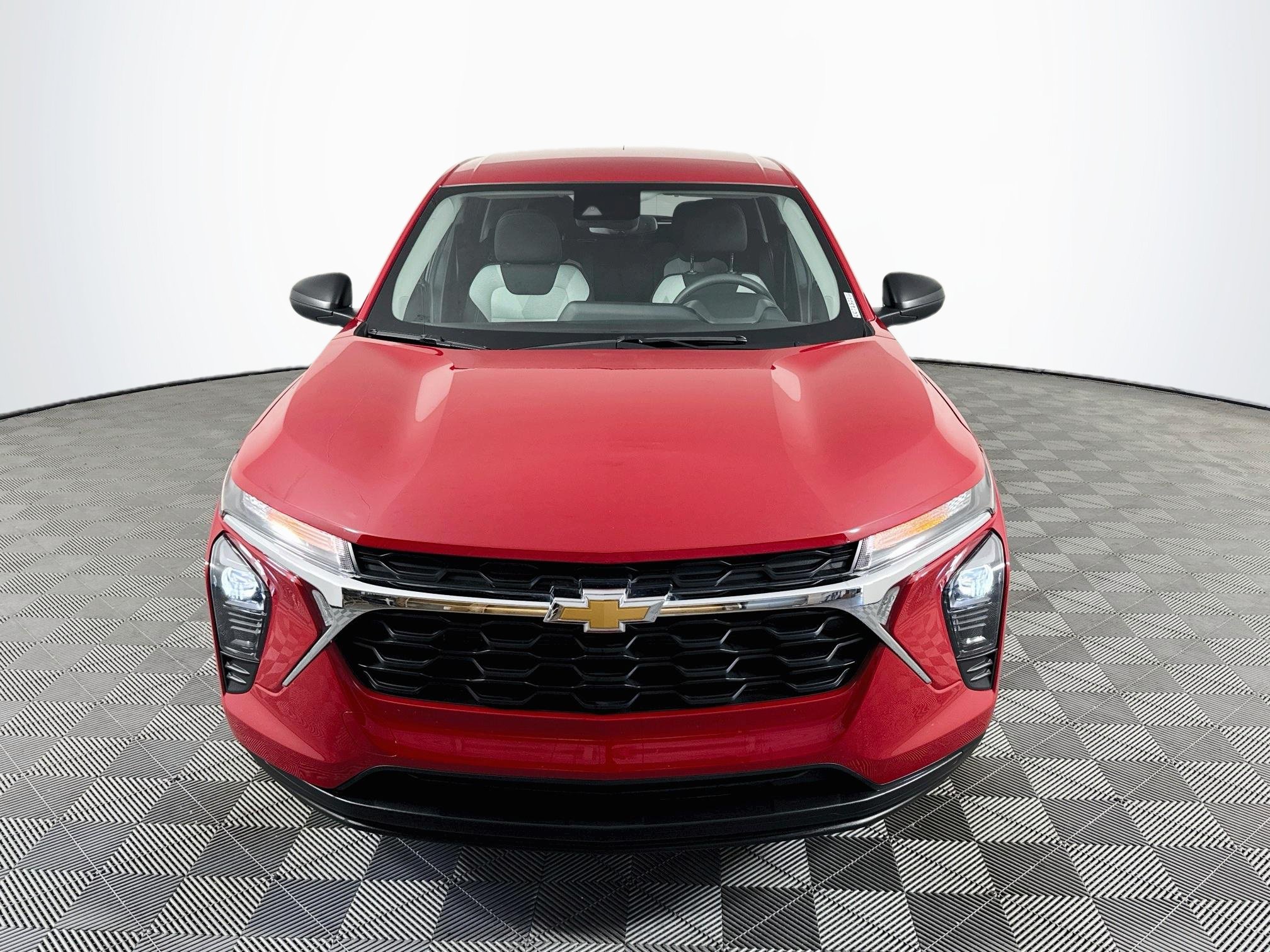 Used 2026 Chevrolet Trax LS FWD image 2
