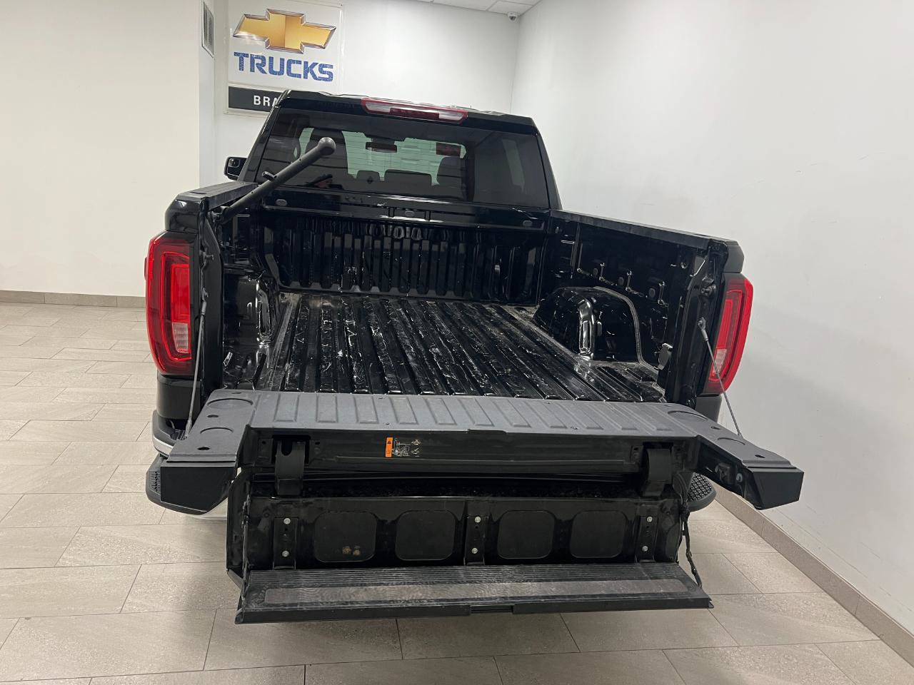 Used 2025 GMC Sierra 1500 SLT image 22