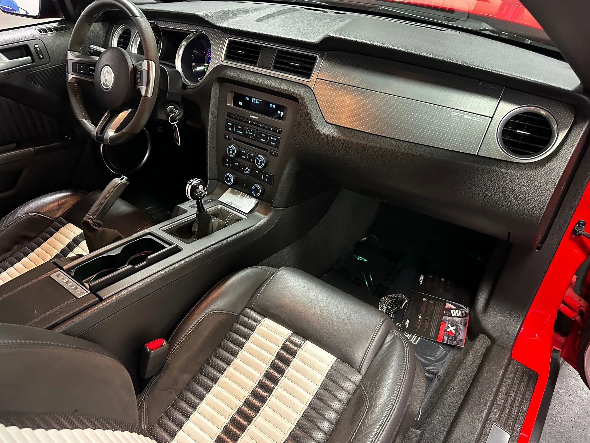 Used 2011 Ford Mustang Shelby GT500 w/ SVT Performance Pkg image 14