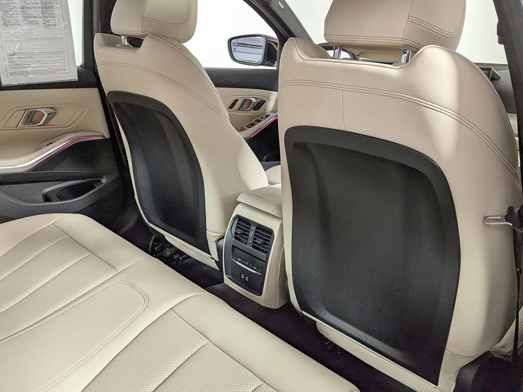 Used 2025 BMW 330i xDrive Sedan w/ Convenience Package image 38