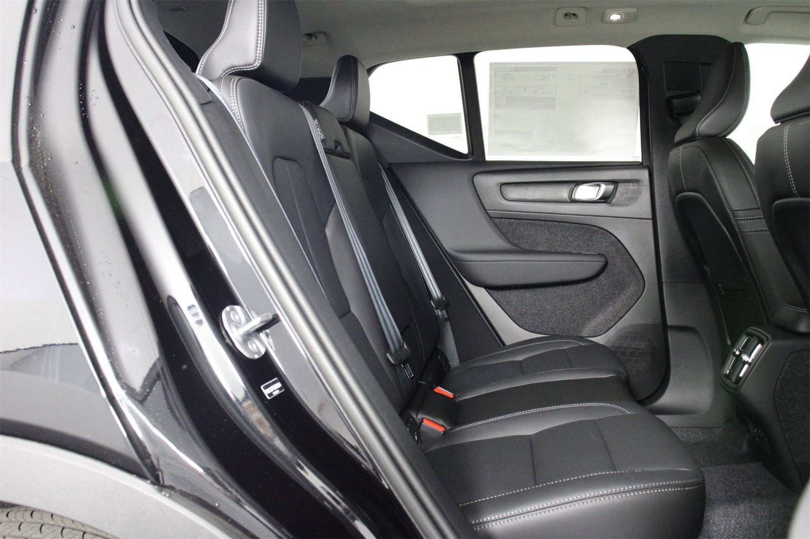 New 2025 Volvo XC40 B5 Ultra w/ Climate Package image 11