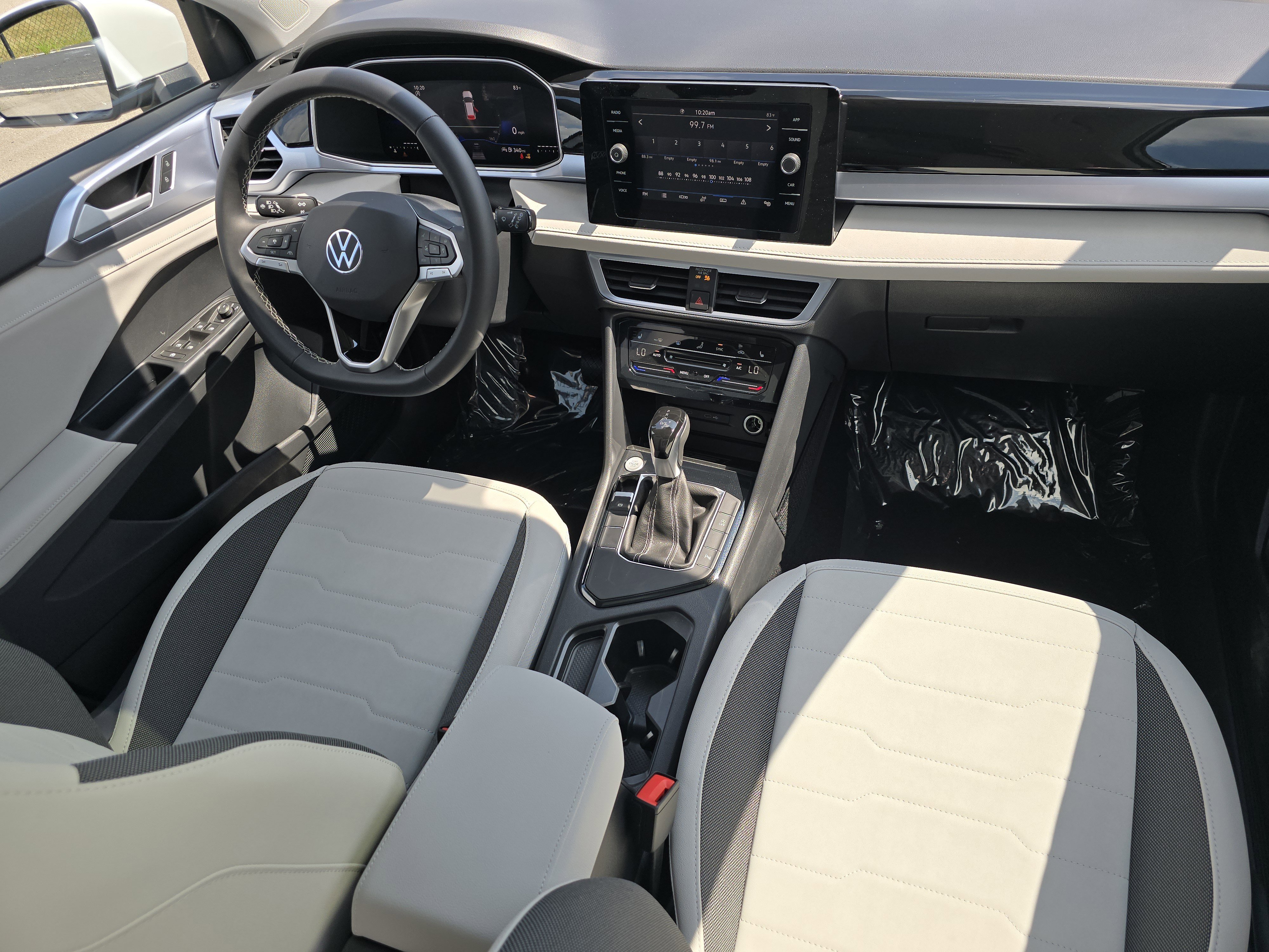 New 2025 Volkswagen Taos SE image 15