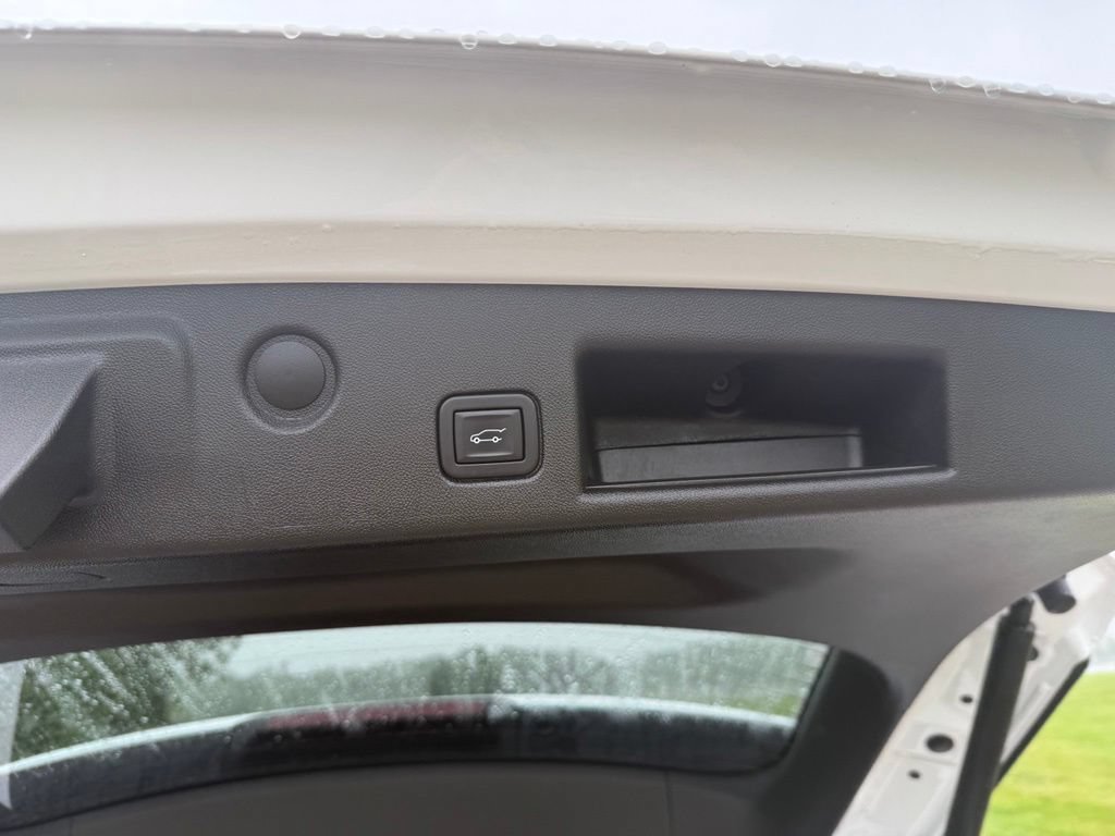 Used 2024 Chevrolet Equinox LT w/ LPO, Floor Liner Package FWD image 7