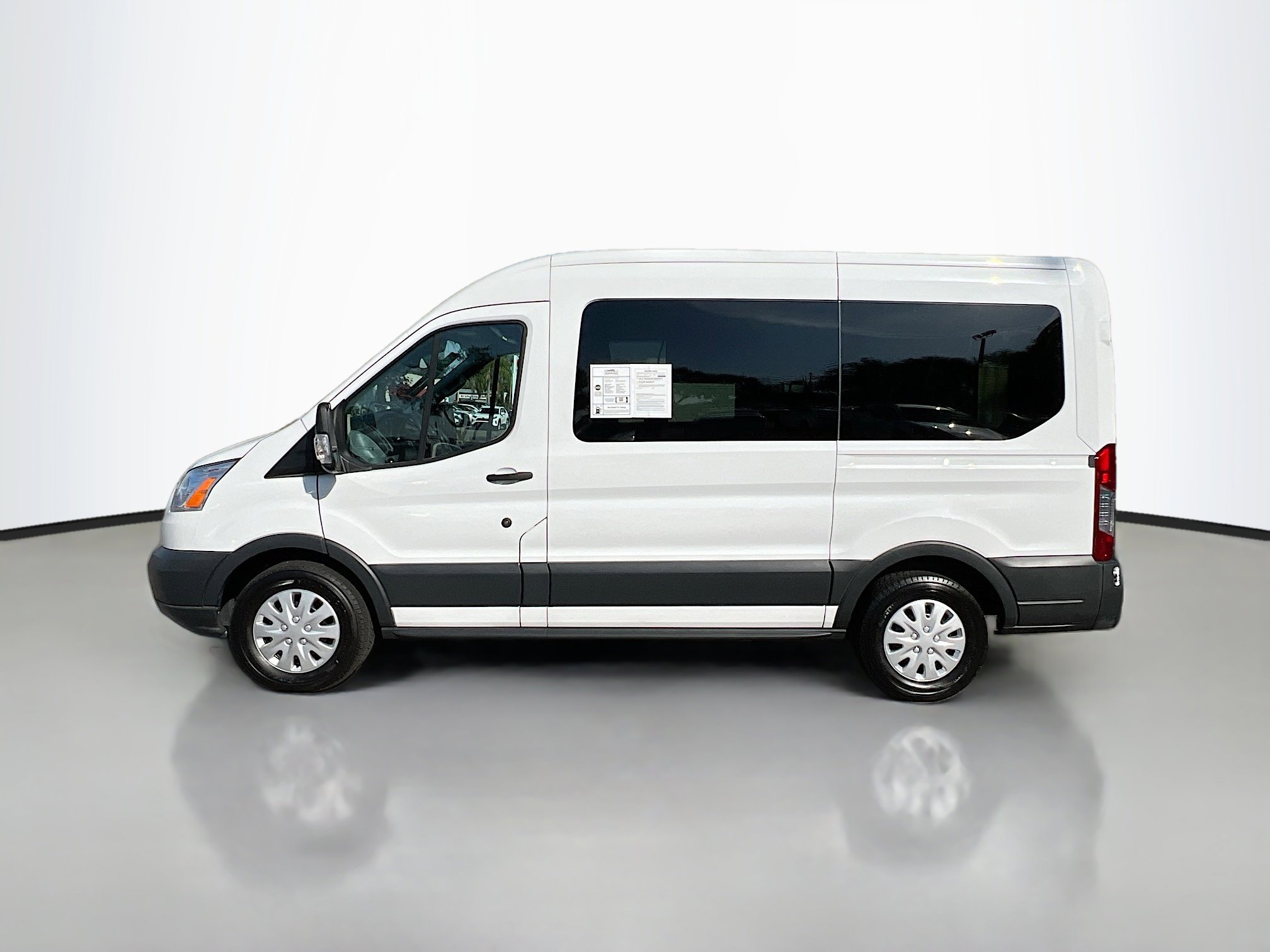 Used 2018 Ford Transit 150 XLT image 9