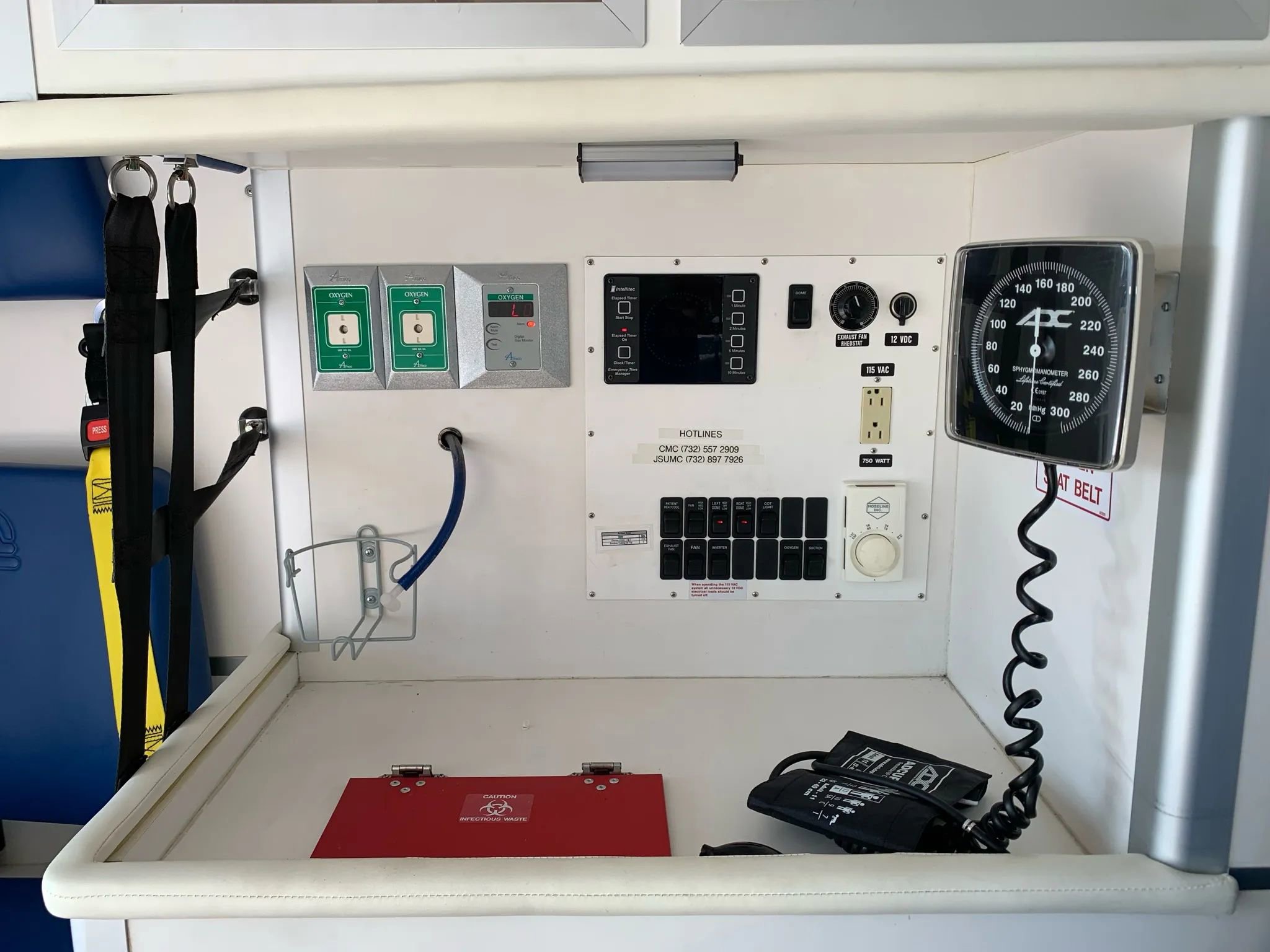 Used 2014 Chevrolet Express 4500 w/ Ambulance Package image 61