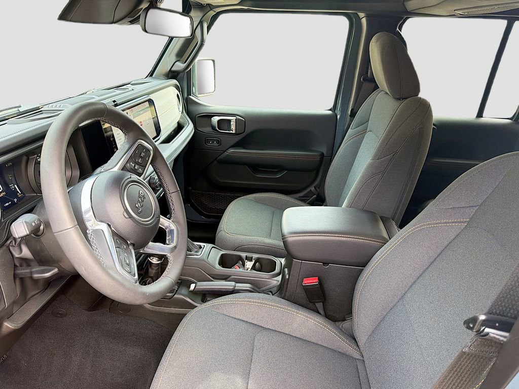 Used 2025 Jeep Wrangler Unlimited Sahara image 27