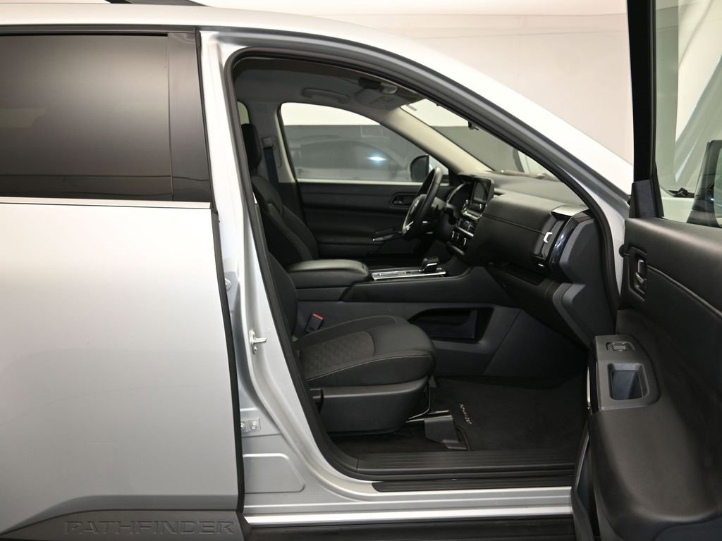 Certified 2024 Nissan Pathfinder SV image 27