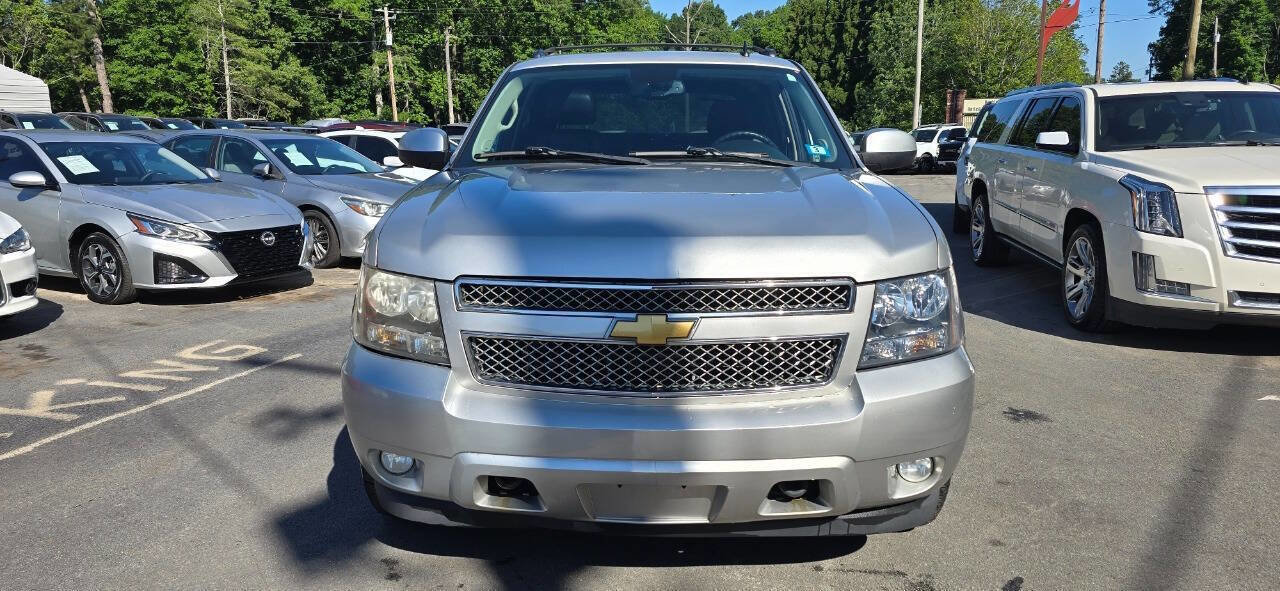 Used 2011 Chevrolet Avalanche LTZ AWD/4WD image 2