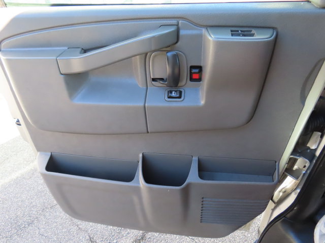 Used 2018 Chevrolet Express 2500 w/ Driver Convenience Package RWD image 25
