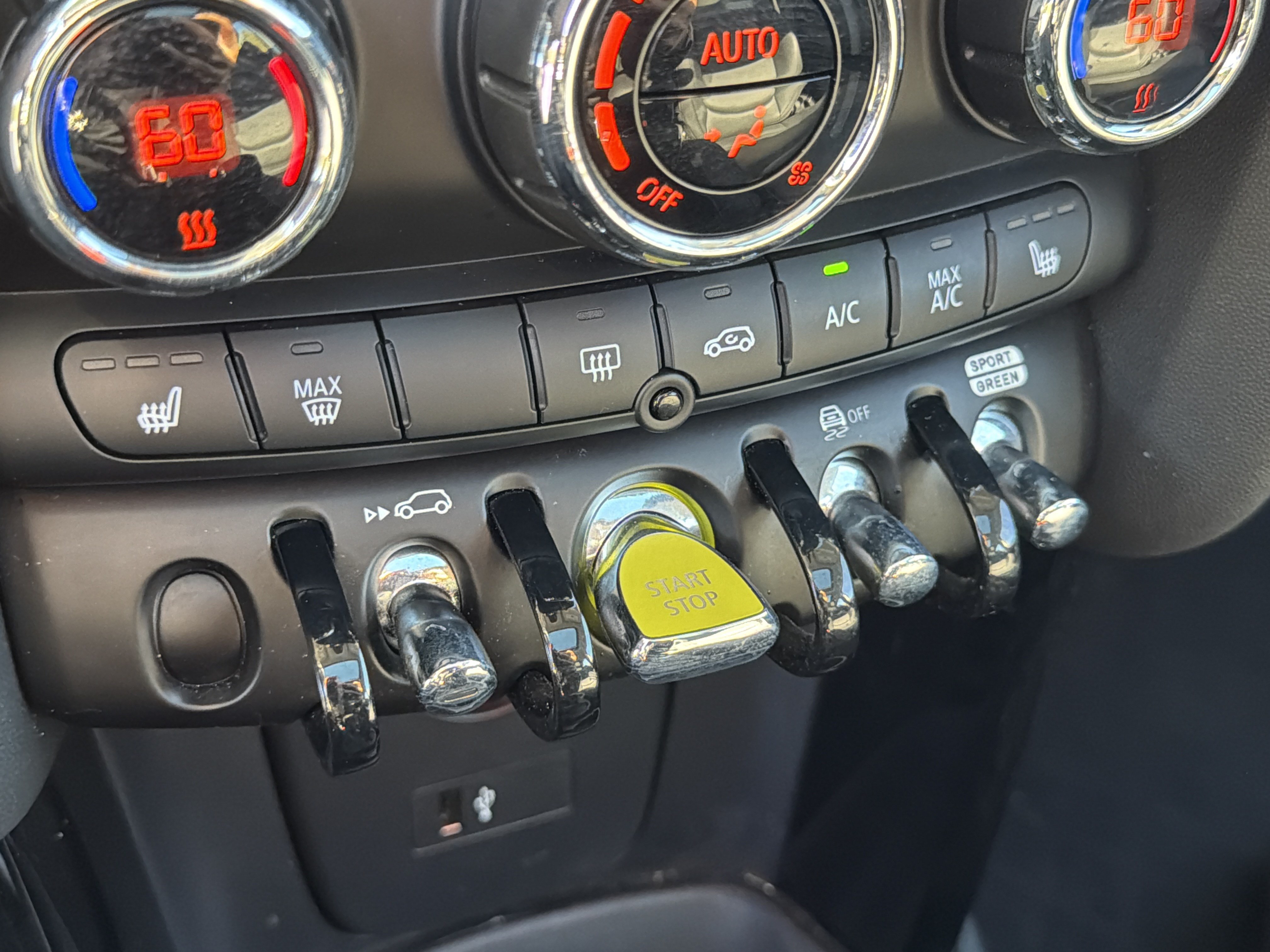 Used 2024 MINI Cooper SE FWD image 37