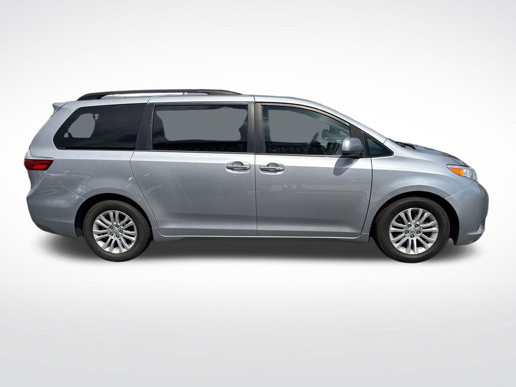 Used 2015 Toyota Sienna XLE FWD image 6