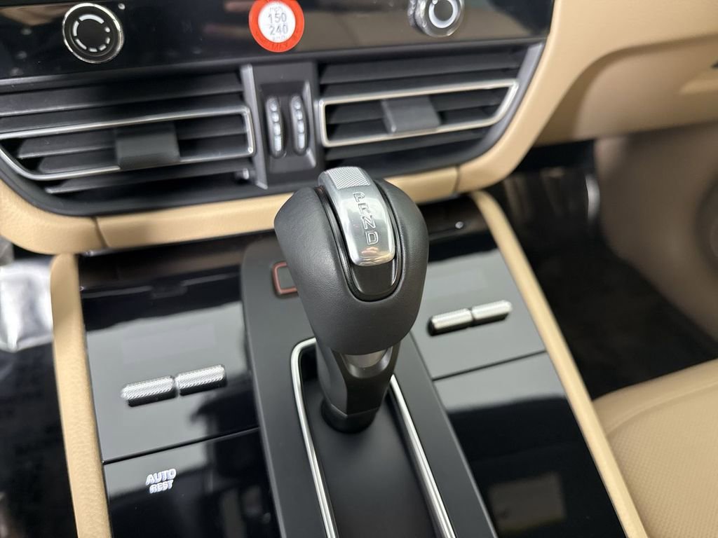 Certified 2024 Porsche Macan image 33