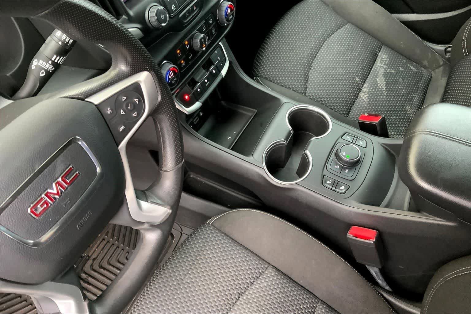 Used 2022 GMC Terrain SLE w/ Driver Convenience Package image 16