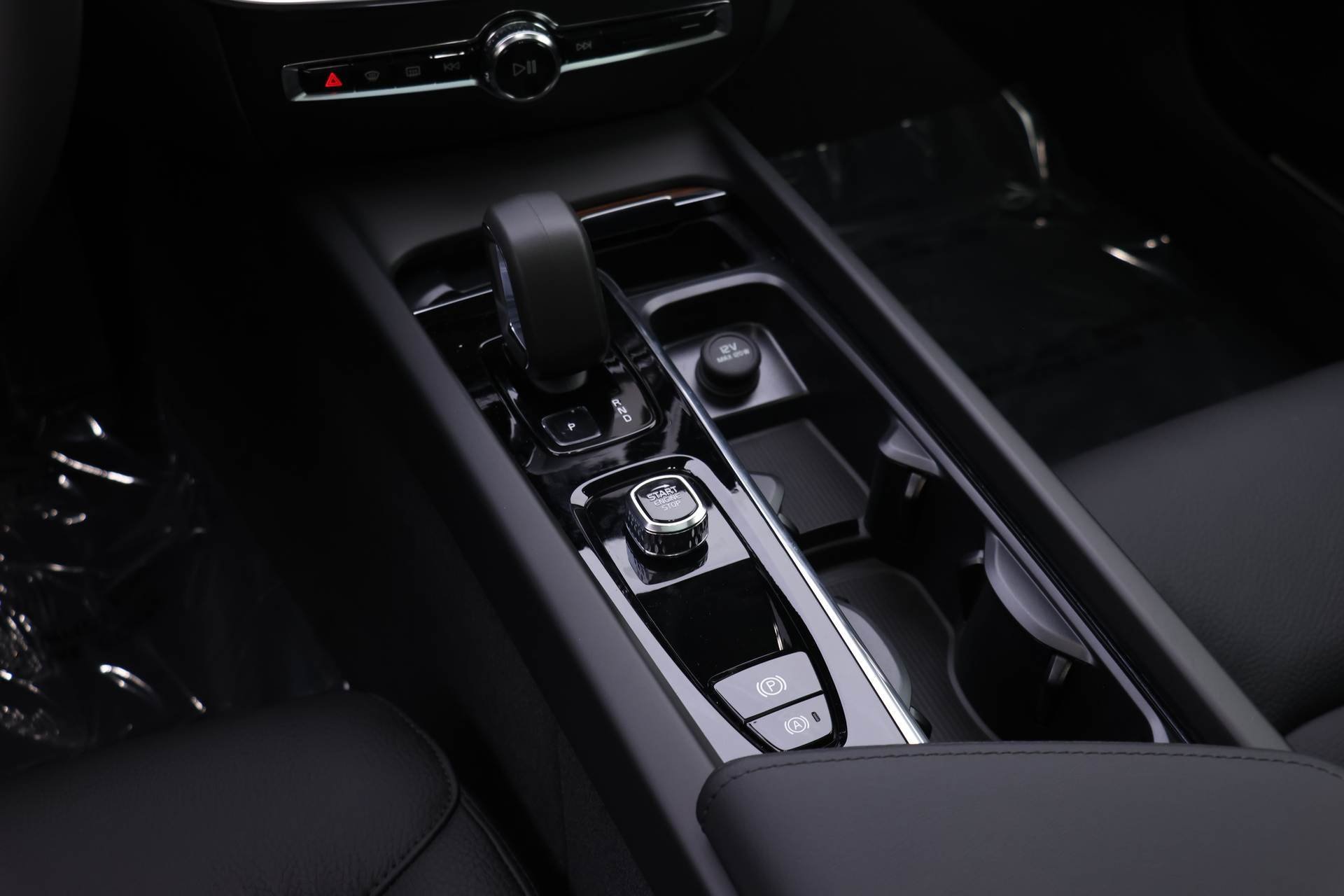 New 2026 Volvo V60 B5 Cross Country Plus w/ Protection Package Premier image 12