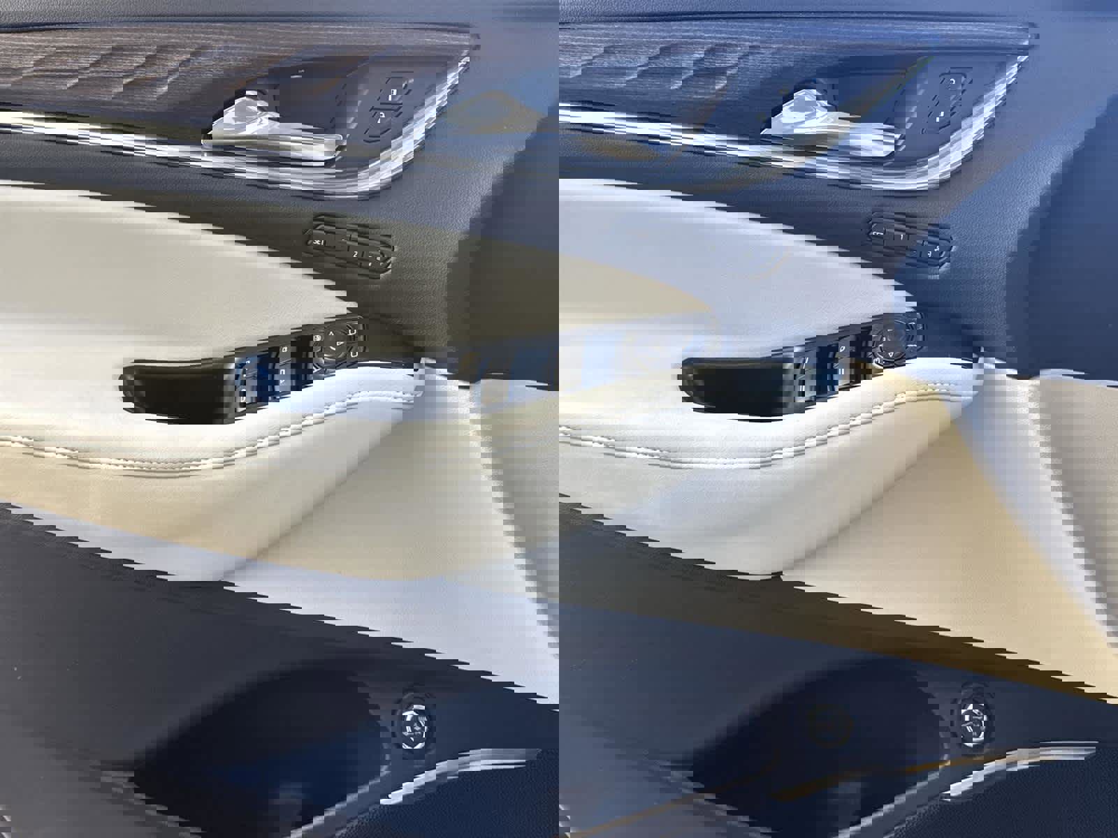 Used 2022 Buick Enclave Avenir w/ Avenir Technology Package image 22