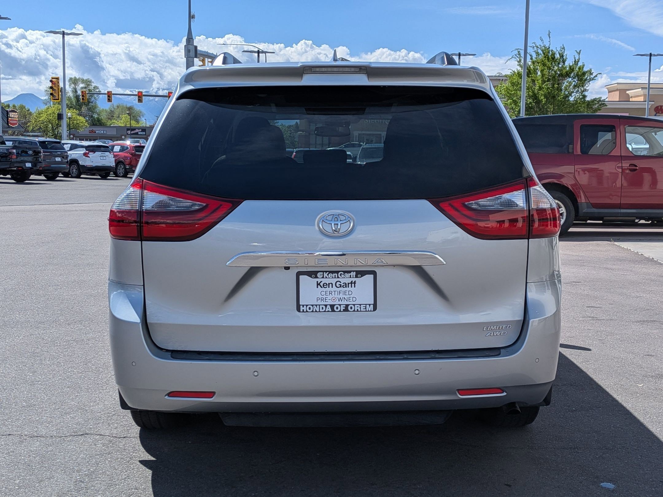 Used 2020 Toyota Sienna Limited Premium image 7