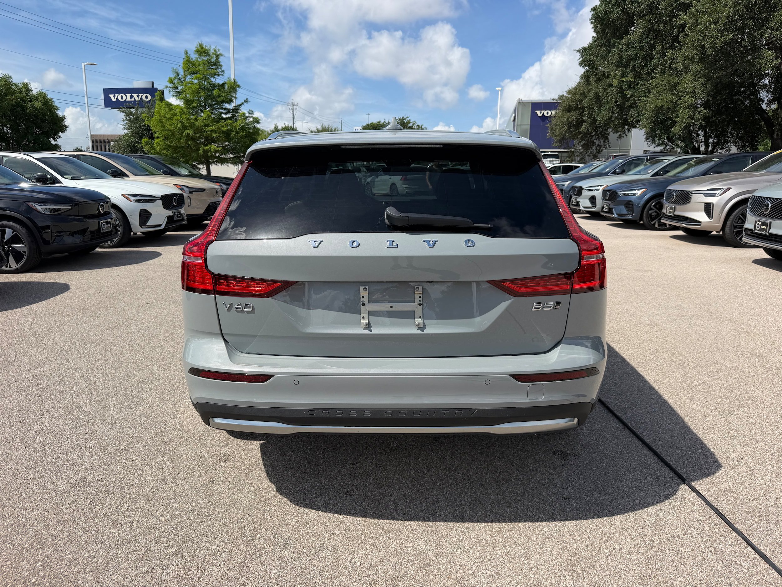 New 2026 Volvo V60 B5 Cross Country Ultra w/ Climate Package AWD/4WD image 4