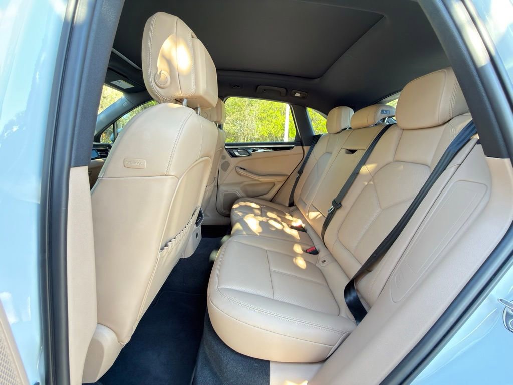 Certified 2023 Porsche Macan image 16