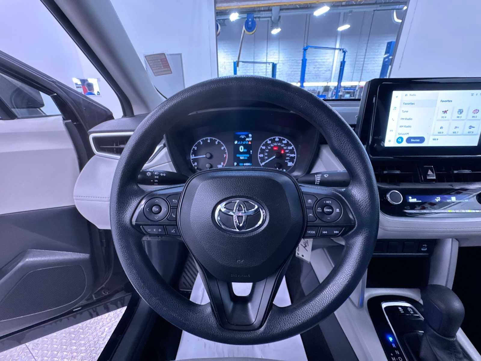 Used 2023 Toyota Corolla Cross L AWD/4WD image 7